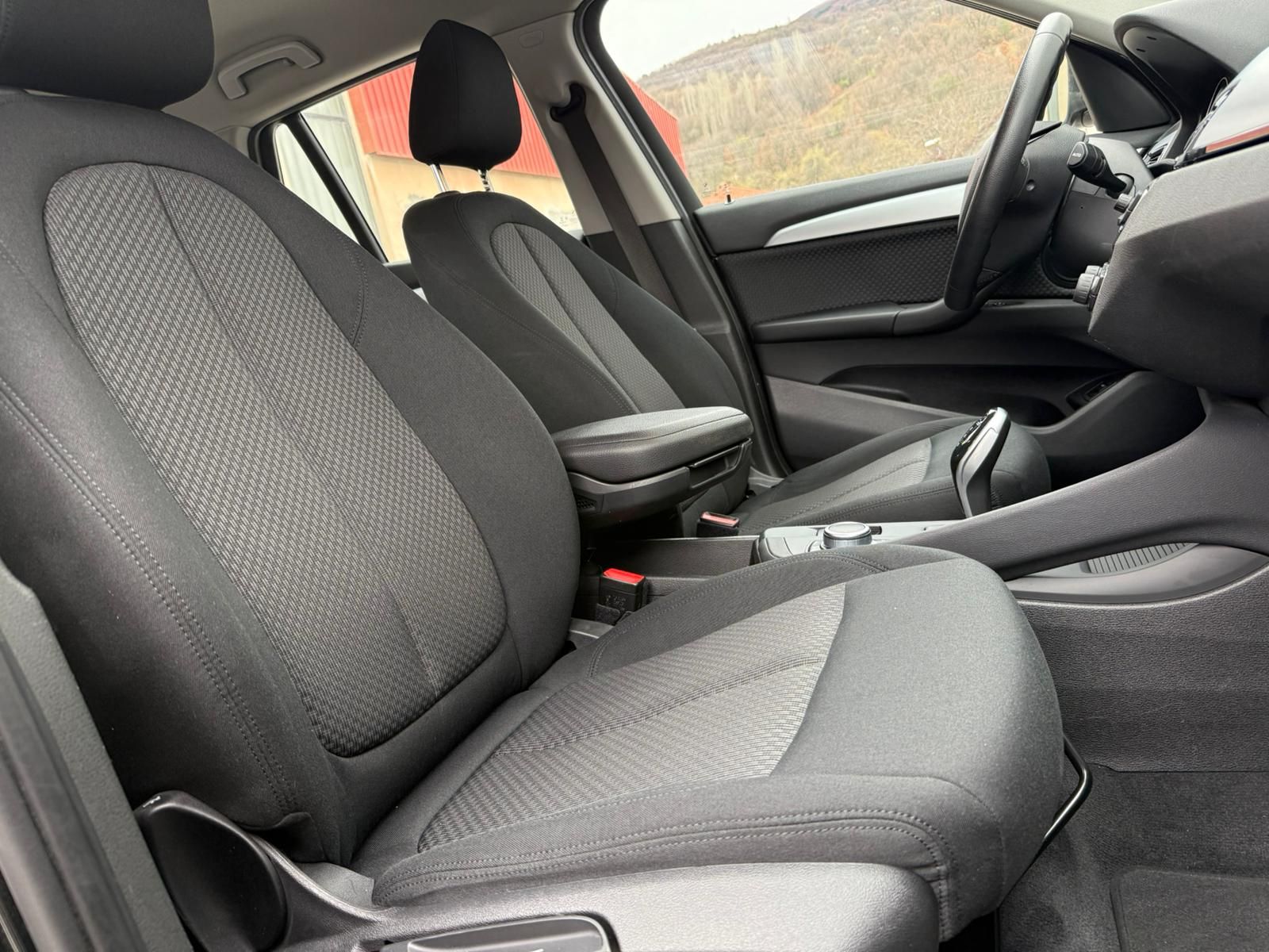 01fcbe05-23e5-49ef-8f5b-25b82127f2bf